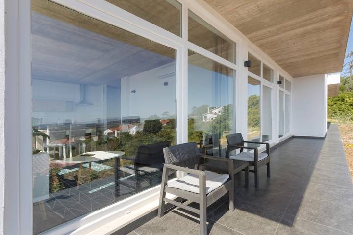 Apartamento entero, Apartamento 'Colina Do Sol 1' con vistas a la montaña, Wi-Fi y aire acondicionado in Amoreira, Leiria District