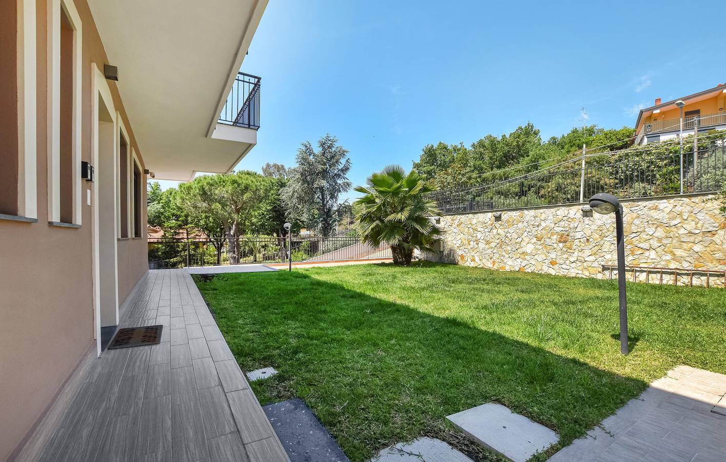 Appartamento intero, Appartamento con vista mare, piscina e terrazza, WiFi 600 m dal ristorante, 2,5 km da Pennisi in Aci Sant'Antonio, Etna