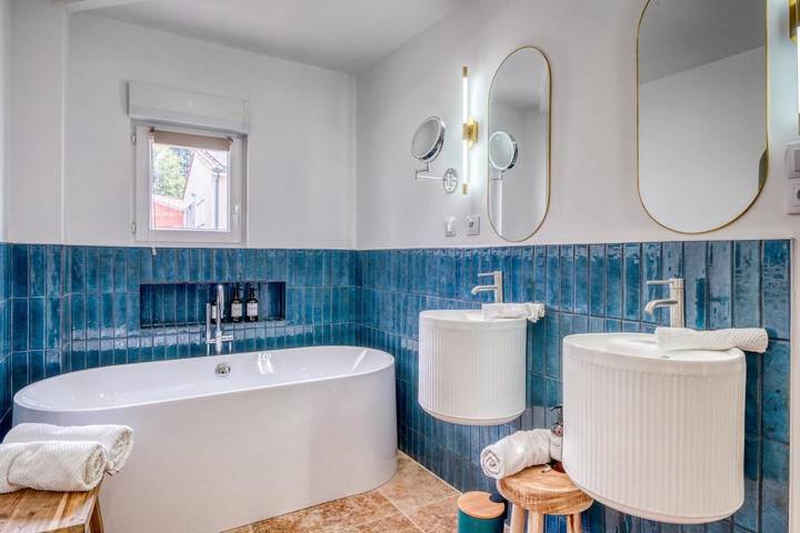 Gîte pour 2 personnes, avec Terrasse et Jardin ainsi que Piscine et Vue à Tizac-de-Curton - 2