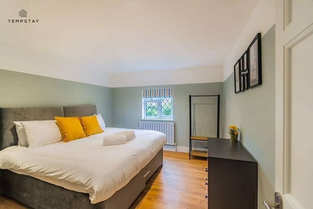 Stylish Home ❤ Free Parking - 10 Mins To Legoland! in Windsor, Berkshire
