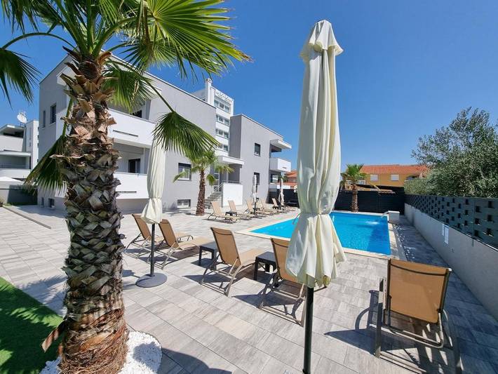 Pension voor 4 personen, with tuin and zwembad as well as uitzicht in Zadar