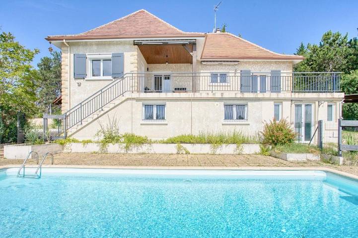 Villa pour 10 personnes, avec Balcon et Terrasse ainsi que Jardin et Piscine