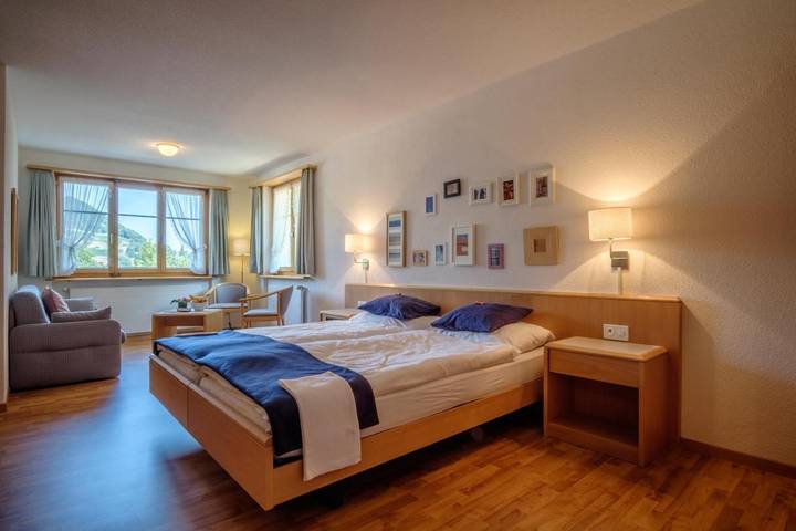 Camping pour 4 personnes, avec terrasse ainsi que piscine et vue, animaux acceptés en Suisse - 3