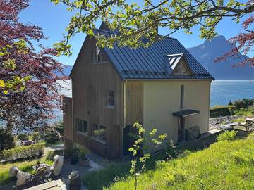 Ferienwohnung für 2 Personen, mit Seeblick und Garten sowie Ausblick und Terrasse in Bremanger