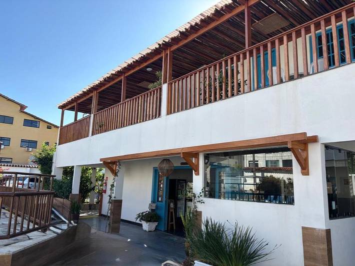 Pousadas para 3 pessoas, com piscina e balcão e ainda piscina infantil, adaptado a crianças em Guarapari