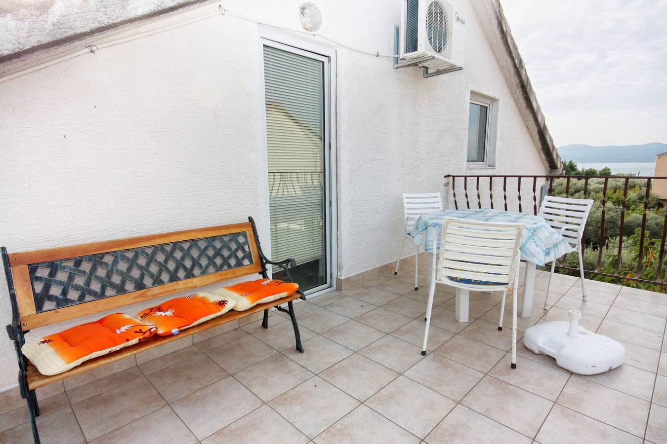 Ganze Wohnung, 1-Zimmer-Ferienwohnung mit Terrasse und Meerblick Sukosan, Zadar A-5777-d in Sukosan, Zadar