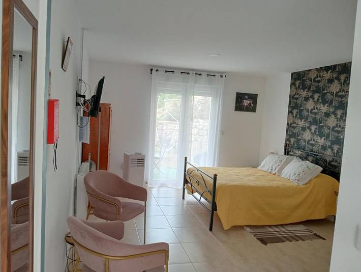 Maison d’hôte pour 2 personnes, avec jardin et terrasse, animaux acceptés