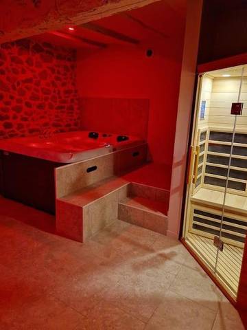 Gîte pour 4 personnes, avec sauna et jacuzzi à Saint-Victurnien