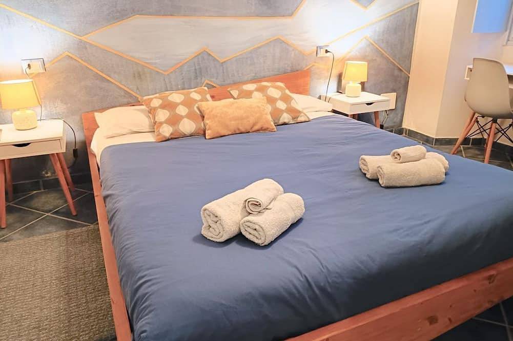 Appartement entier, Bel appartement deux pièces, soigneusement meublé, situé au rez-de-chaussée de la Via Pertossi, dans le centre historique d’Arona.Casa Azzurra est un appartement de 52 m² avec climatisation, comprenant un séjour/cuisine avec canapé-lit double, t in Arona (Lago Maggiore), Commune de Arona