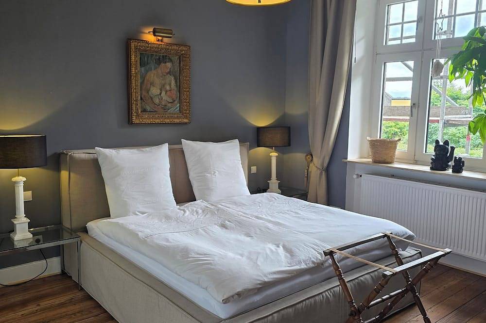 Erdgeschosswohnung in einem Sandsteinhaus (Villa) mit wunderschönen Garten. in Kottenheim, Osteifel