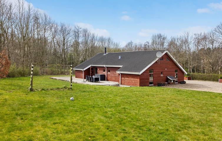 Ferienhaus für 10 Personen, mit Garten und Whirlpool sowie Sauna