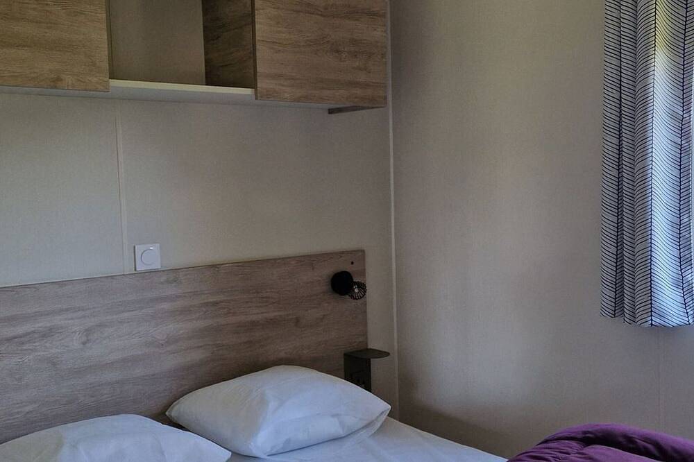 Comfortable mobile home with terrace in Pordic in Pordic, Côte de Goëlo