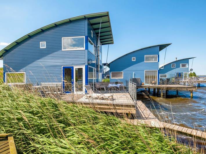 Ferienhaus für 6 Personen, mit Terrasse und Garten sowie Seeblick in Friesland