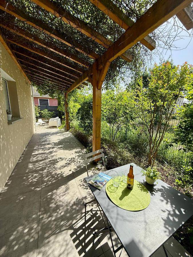 Location de vacances pour 3 personnes, avec jardin à Beynost - 2