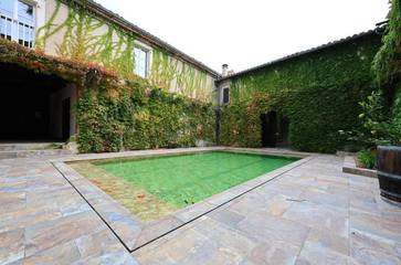 Location de vacances pour 9 personnes, avec piscine et jardin à Valderiès