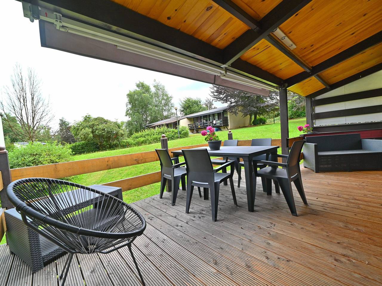 Bungalow aan het Lac de Vallée de Rabais in Provincie Luxemburg