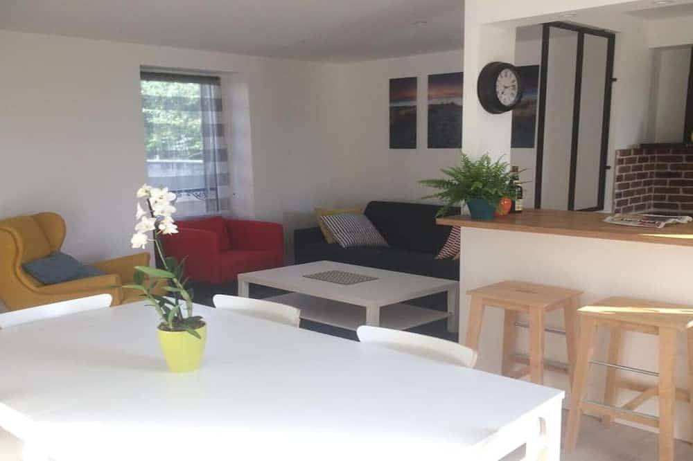 Entire apartment, 100 m from the beach in a pretty family seaside resort in Luc-sur-Mer, Caen region