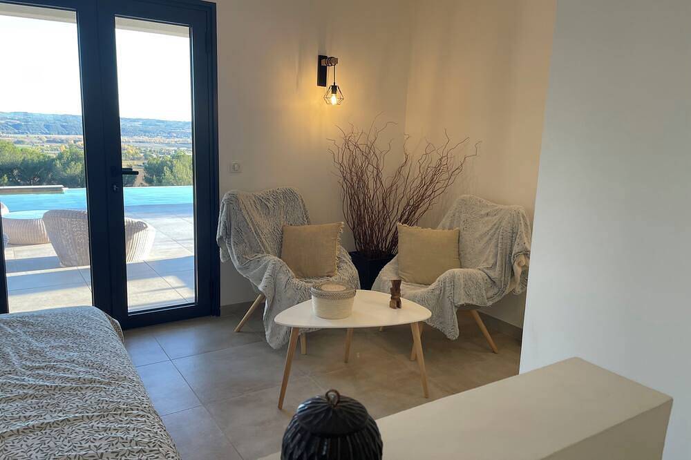 Villa panoramic view in Manosque, Parque natural regional del Luberon