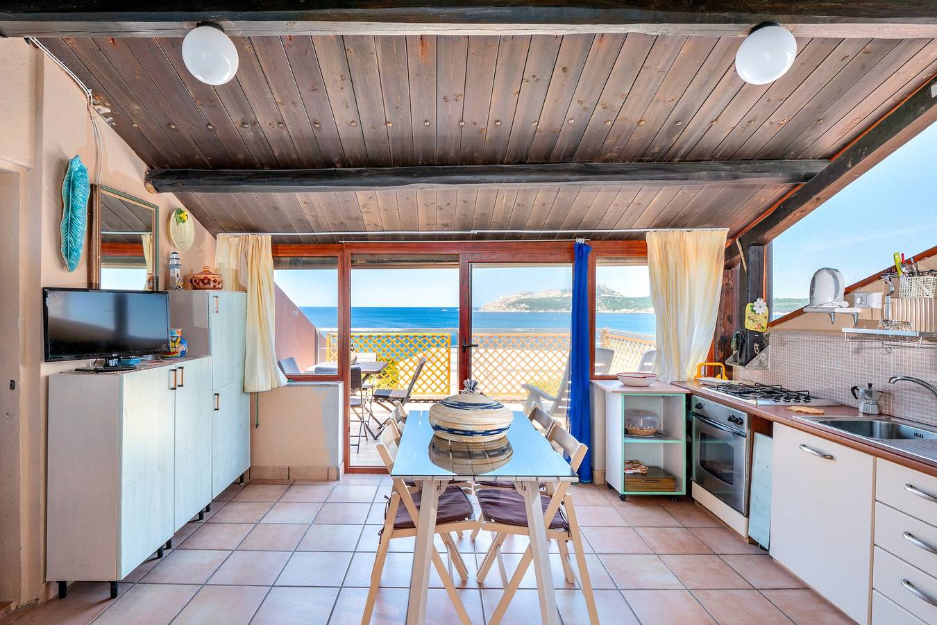 Acogedor apartamento abuhardillado "Sul Mare a Santa Teresa" con Wi-Fi, vistas al mar y terraza in Baia Santa Reparata, Santa Teresa Gallura (Municipality)