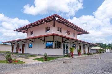 Hôtel pour 2 personnes, avec jardin ainsi que piscine et bassin pour enfant à Saint-Laurent-du-Maroni