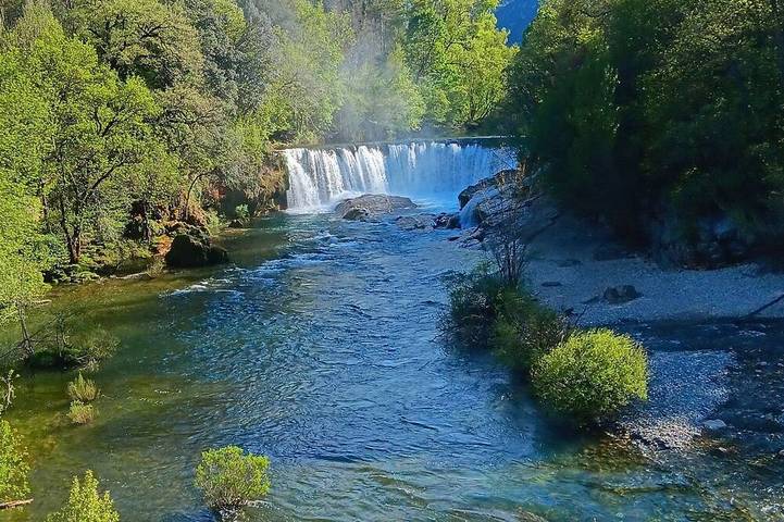 Gîte pour 4 personnes, avec terrasse à Saint-Laurent-le-Minier