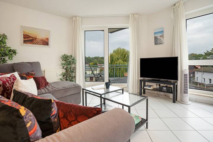 Apartamento inteiro, Apartamento 'Sonnenblick' com varanda e Wi-Fi in Zempin, Usedomer Norden