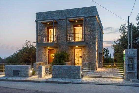 Location de vacances pour 6 personnes, avec Balcon et Terrasse ainsi que Jardin et Piscine dans Mikra Mandinia