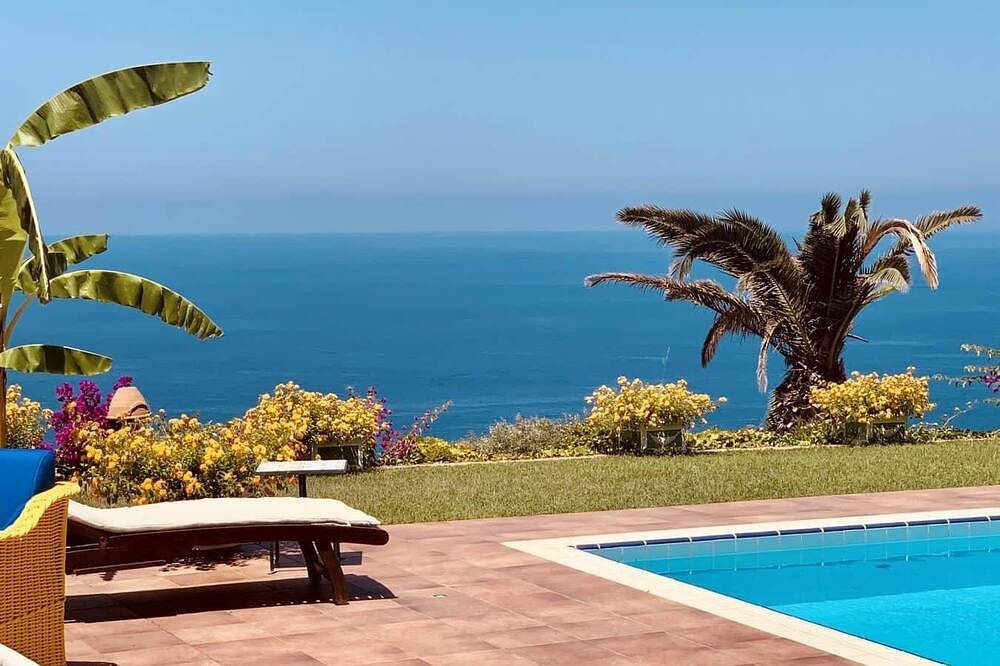 Villa Stromboli, exclusive villa with pool for 10 people in Faro Capo Vaticano, Vibo Valentia Provinz