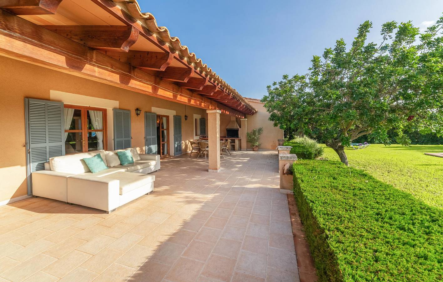 Sonniges Apartment mit Terrasse und Pool - 1,5 km zum Strand in Son Servera, Mallorca Osten