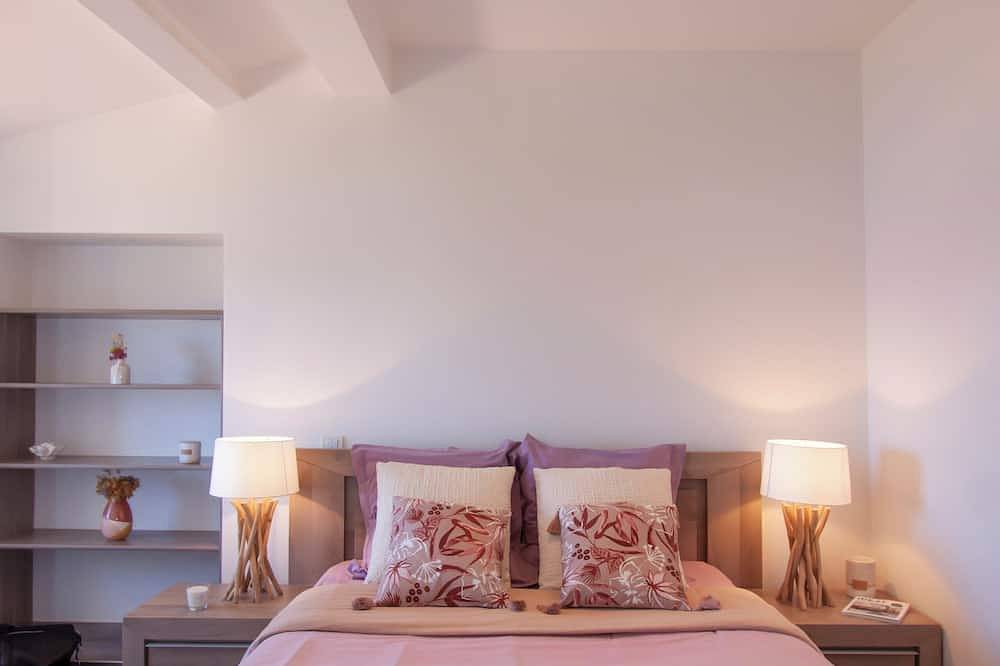 Appartement entier, Magnifique T2 rénové - Vue mer - Calme, où tout accessible à pied in Piana, Région d'Ajaccio