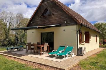 Village vacances pour 5 personnes, avec piscine et jardin dans le Lot