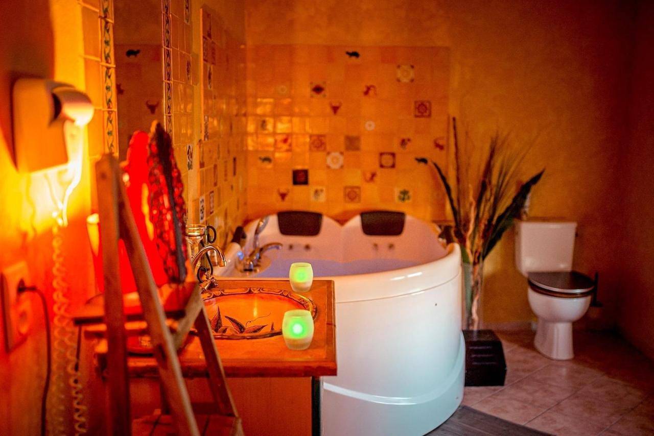 King Room with Spa Bath in Théméricourt, Parc naturel régional du Vexin Français