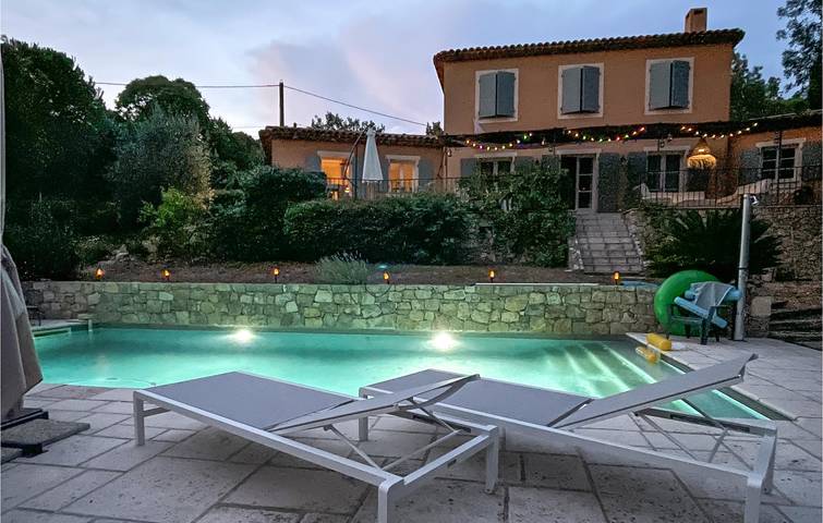 Location de vacances pour 6 personnes, avec terrasse à Montauroux - 4