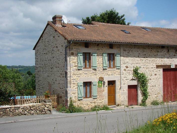 Gîte pour 8 personnes, avec Terrasse ainsi que Jardin et Piscine