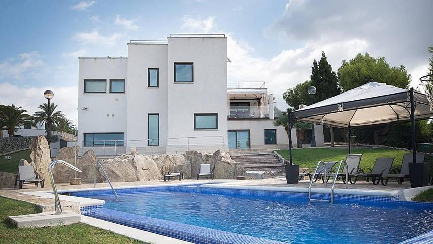 Chalet para 12 personas, con piscina además de jardín y terraza en Provincia de Tarragona