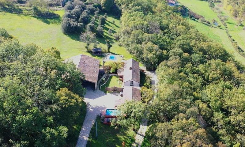 Location de vacances pour 5 personnes, avec piscine ainsi que vue et jardin à Anthé - 4