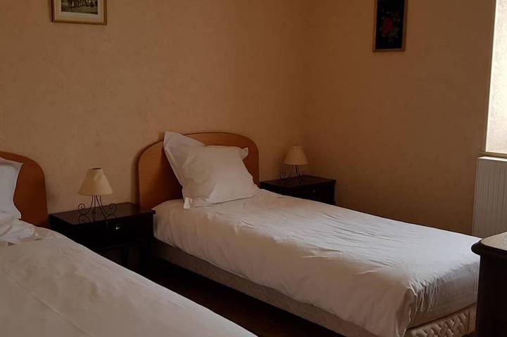 Gîte pour 6 personnes, avec jardin à Deux-Chaises - 3