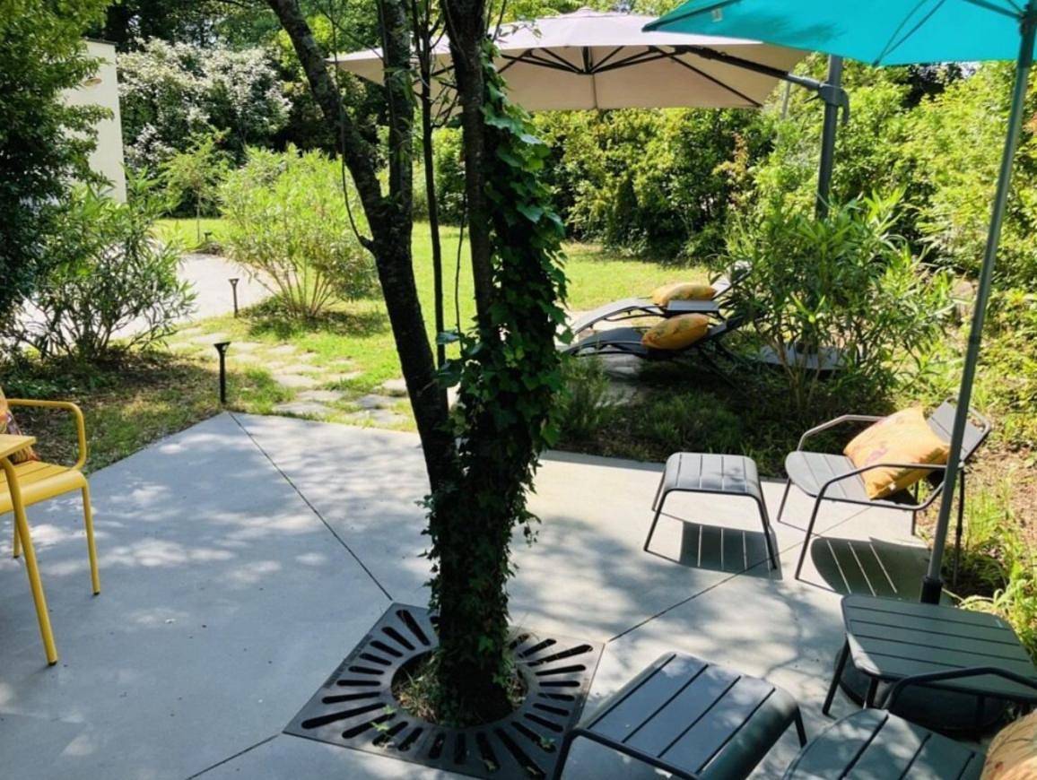 Maison de charme indépendante - Terrasse et parking privé - Village médiéval - 8 min A7 - Montélimar Nord in Sauzet, Région de nyons