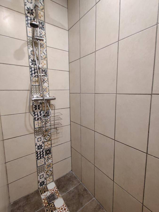 Location de vacances pour 2 personnes, avec piscine et jardin à Sénas - 2