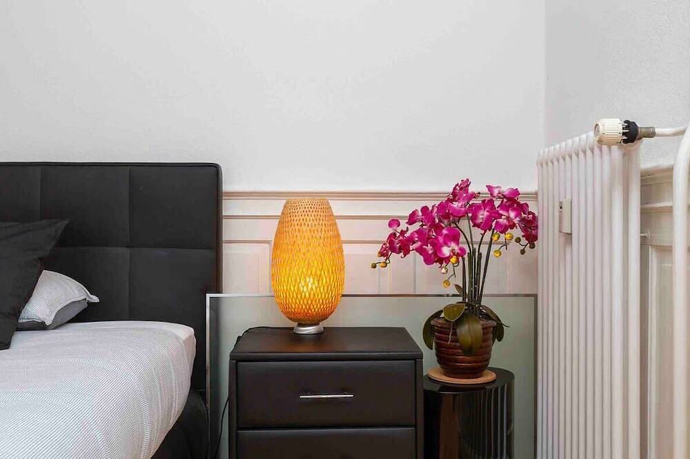 Entire apartment, Rare Gem - Downtown 2-Br Apt with Big Terrace Diamond in Zurich, Zurich district