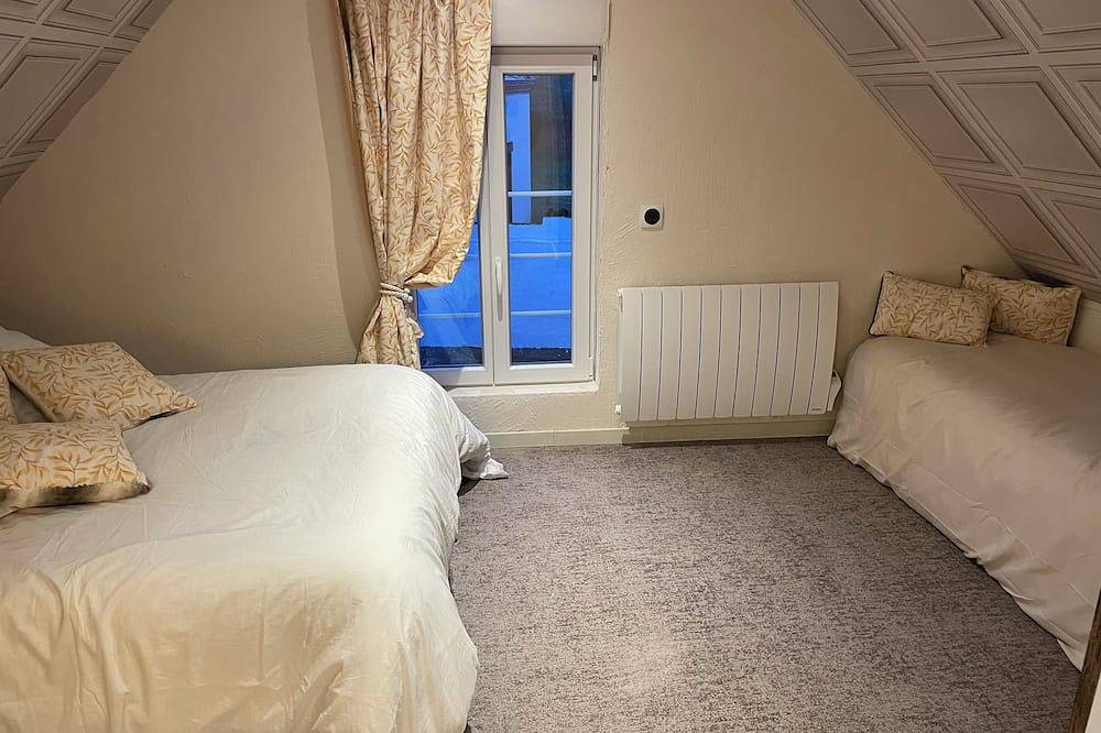 Le logis des Glycines (6 adults 2 children) in the heart of the village of Nançay en Sologne in Nançay, Sologne