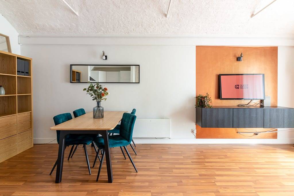 Ganze Wohnung, Ferienwohnung für 4 Personen mit Balkon in Dublin, County Dublin