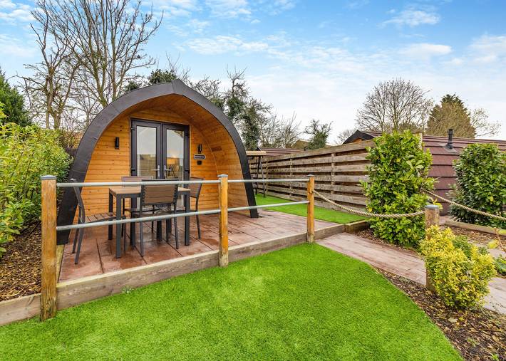 Glamping for 2 people in East Midlands