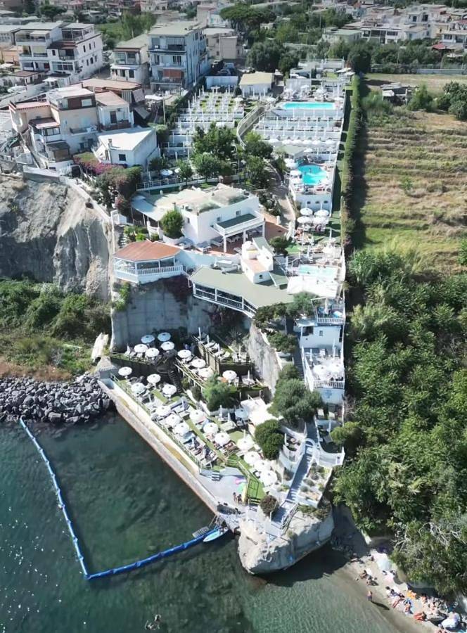 B&b per 4 persone, con giardino e piscina nonché sauna e panorama, con animali domestici a Bacoli