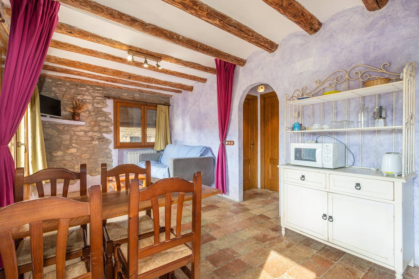 Apartamento 'Guarta' con vistas a la montaña, piscina compartida y Wi-Fi in Graus, Pirineos