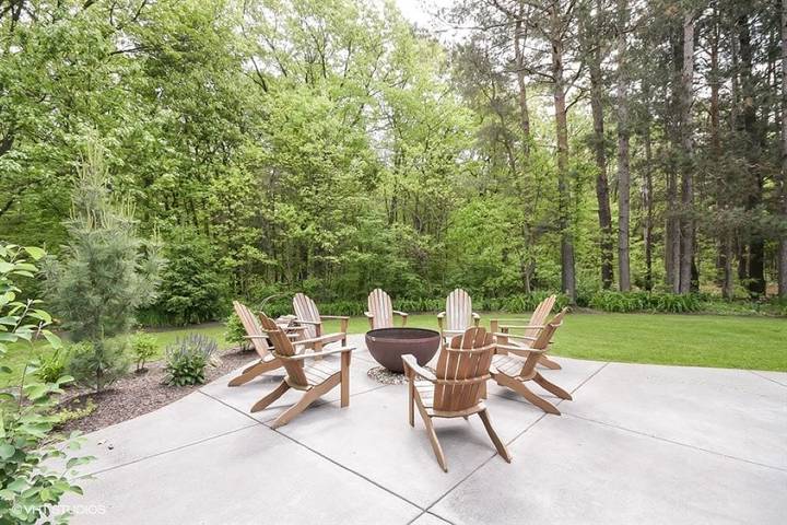 Vacation house for 16 people, with yard and terrace as well as hot tub in Indiana