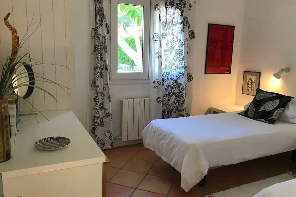 Family 3 Bedroom Villa in Trebelúger with private garden and pool in Es Castell, Menorca