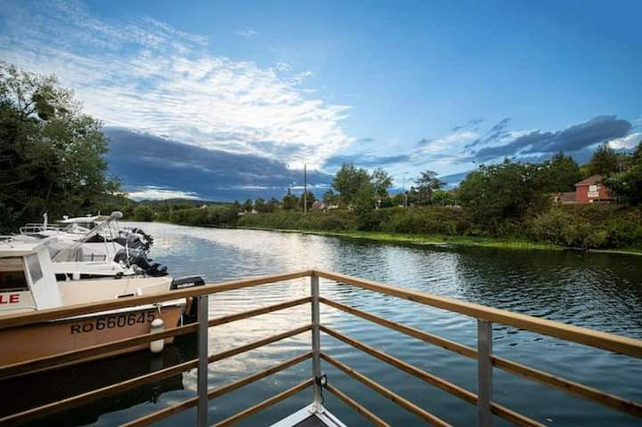 Péniche pour 2 personnes, avec Terrasse à Bennecourt
