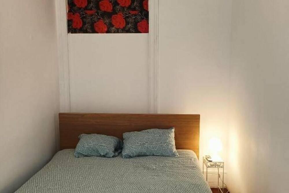 Hostel Sun River - Budget Double Room in Almada, Halbinsel von Setúbal