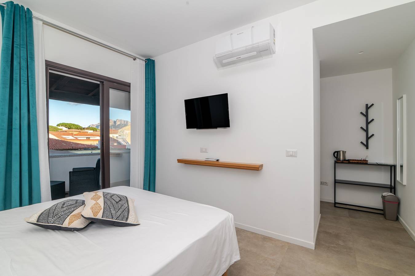 Zimmer 'Stanza 2 – mit privater Terrasse', Wlan und Klimaanlage in Porto San Paolo, Loiri Porto San Paolo